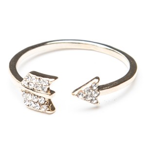 Gold arrow ring with gem1